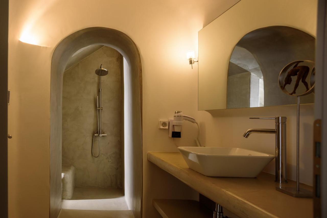 Oia Treasures Art Suites Екстериор снимка