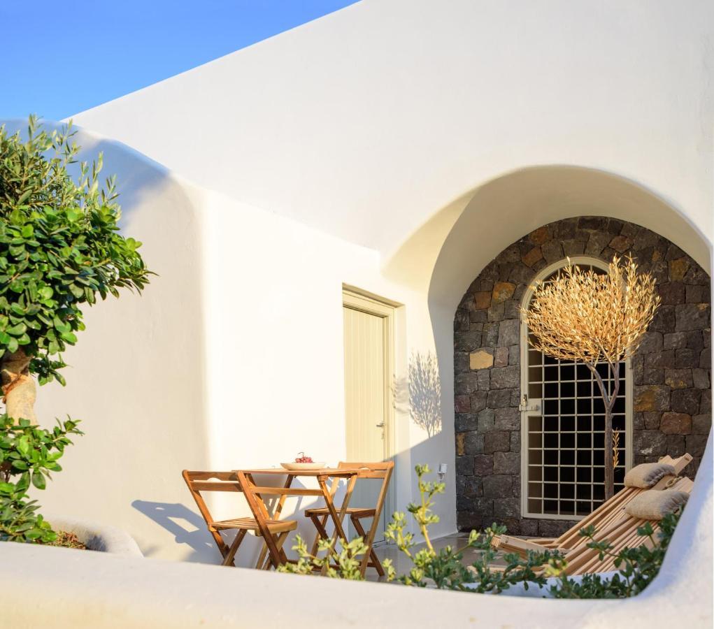 Oia Treasures Art Suites Екстериор снимка