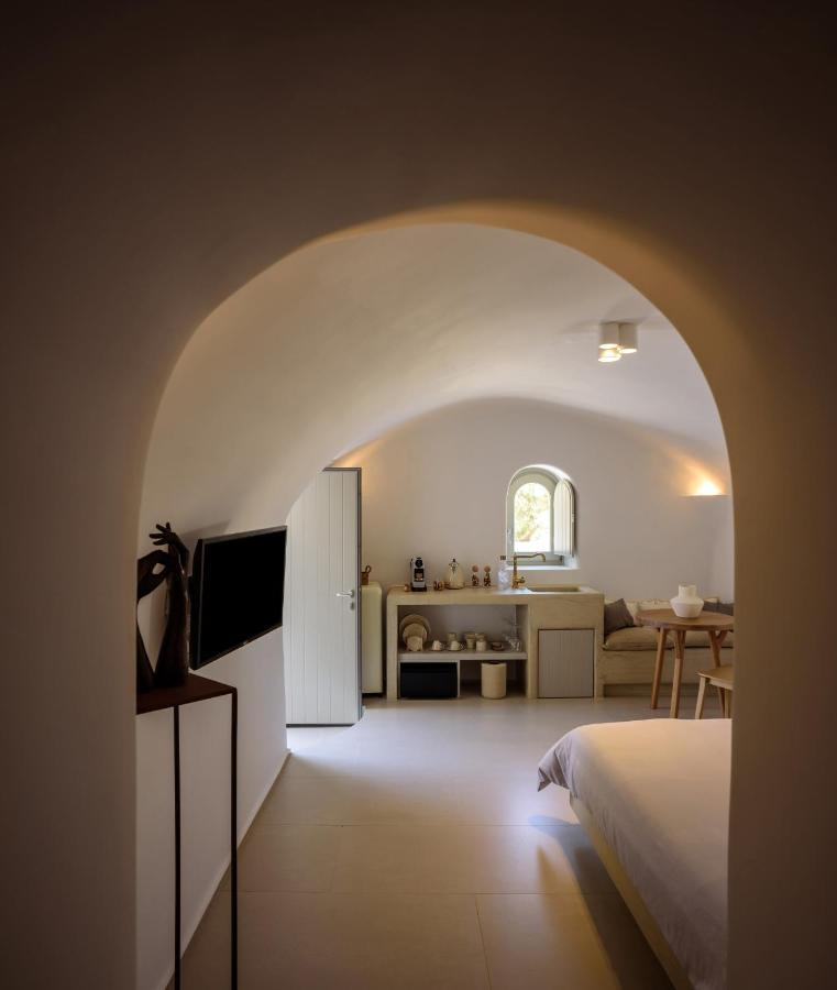 Oia Treasures Art Suites Екстериор снимка